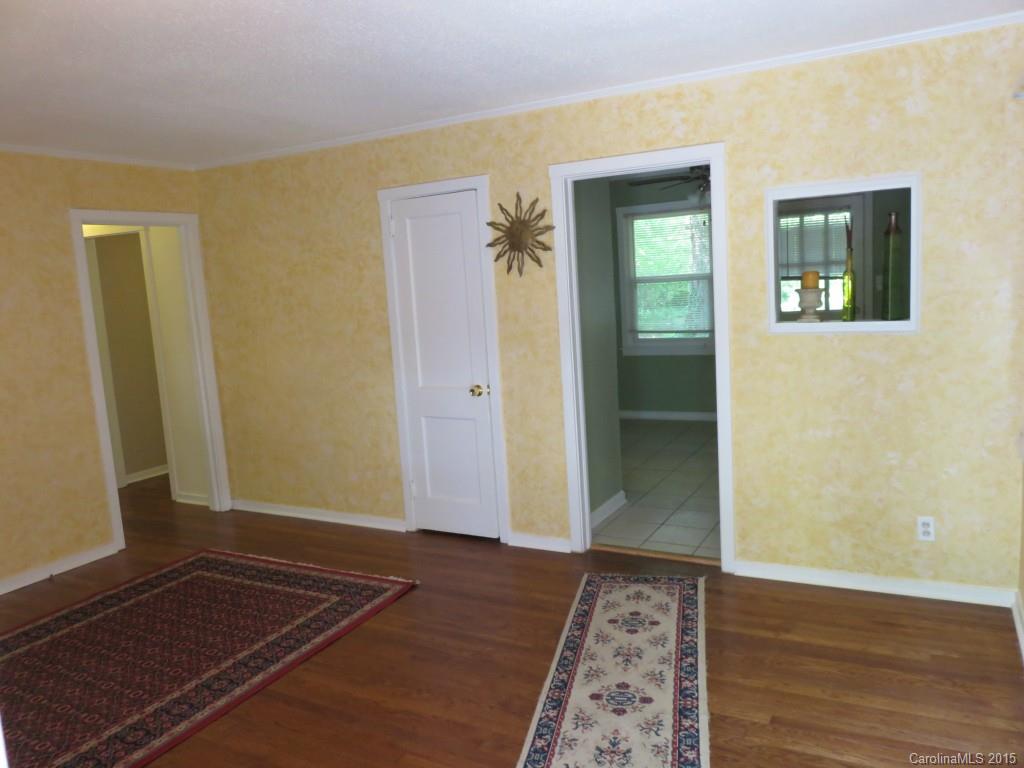 519 Manhasset Road Charlotte, NC 28209 - Photo 8 of 14
