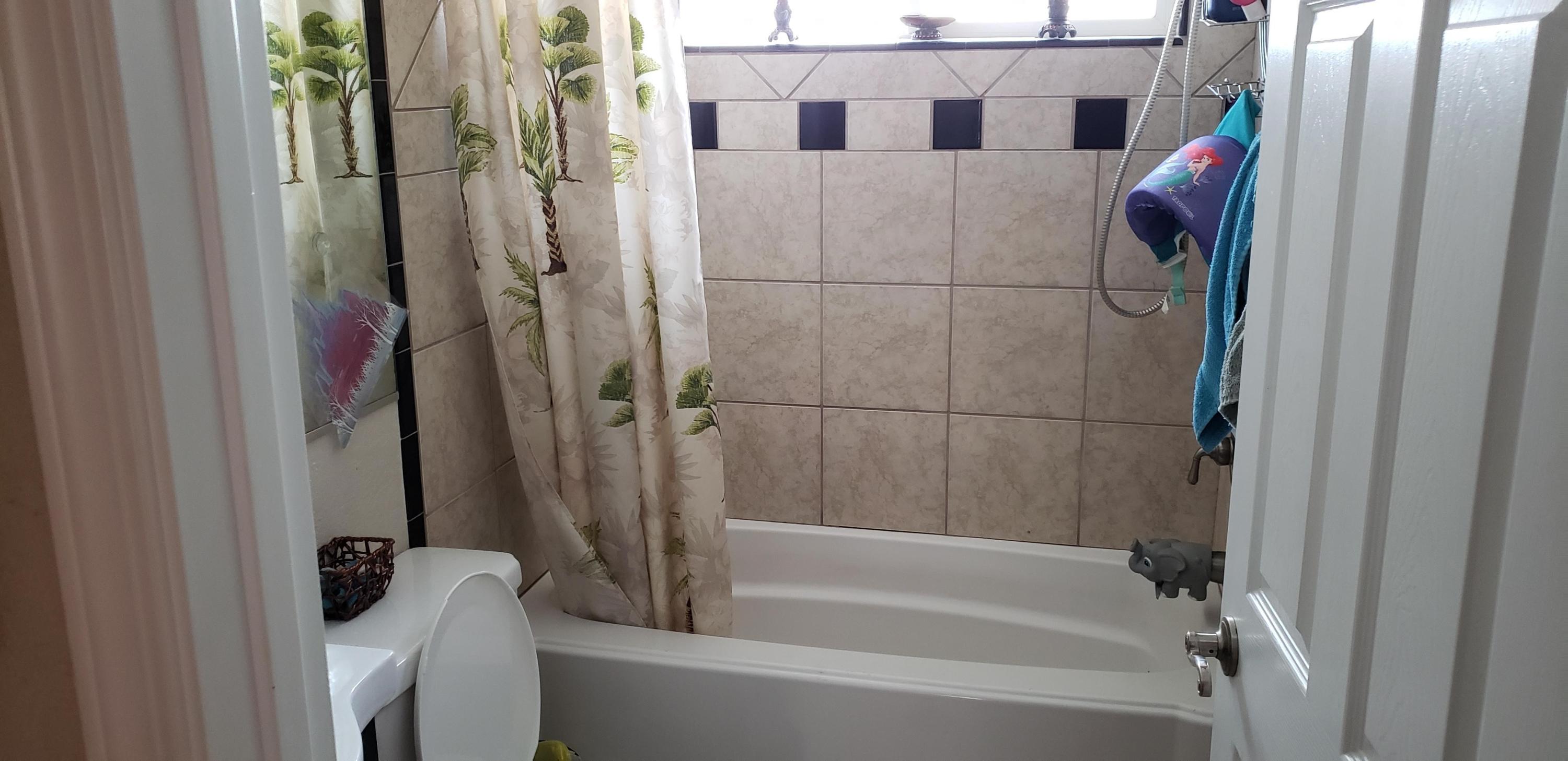 660 Southwest Larch Road Grants Pass, OR 97526 - Photo 10 of 13 Hall Bath