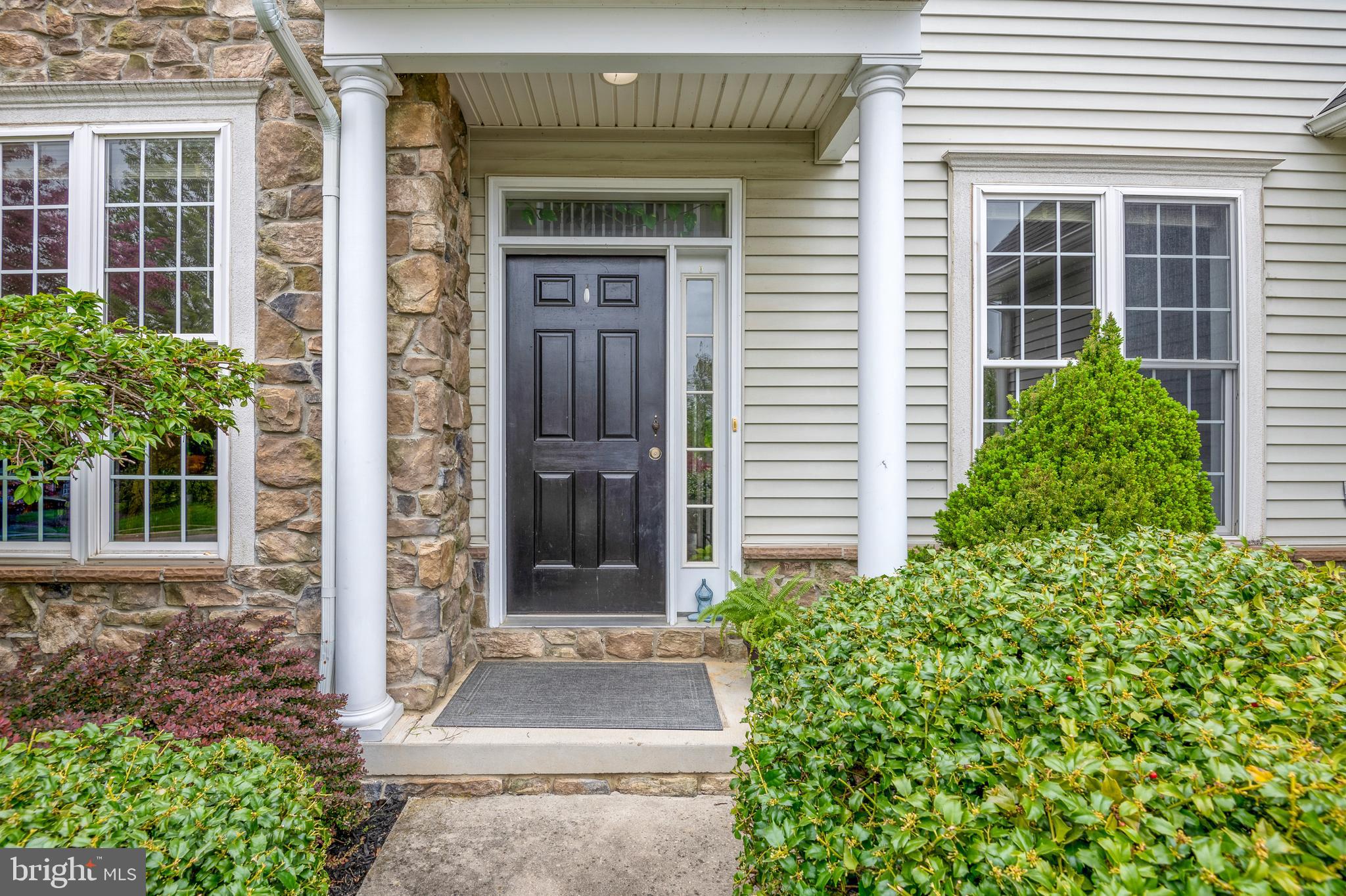 319 Squire Lane Lititz, PA 17543 - Photo 5 of 51 Front Door