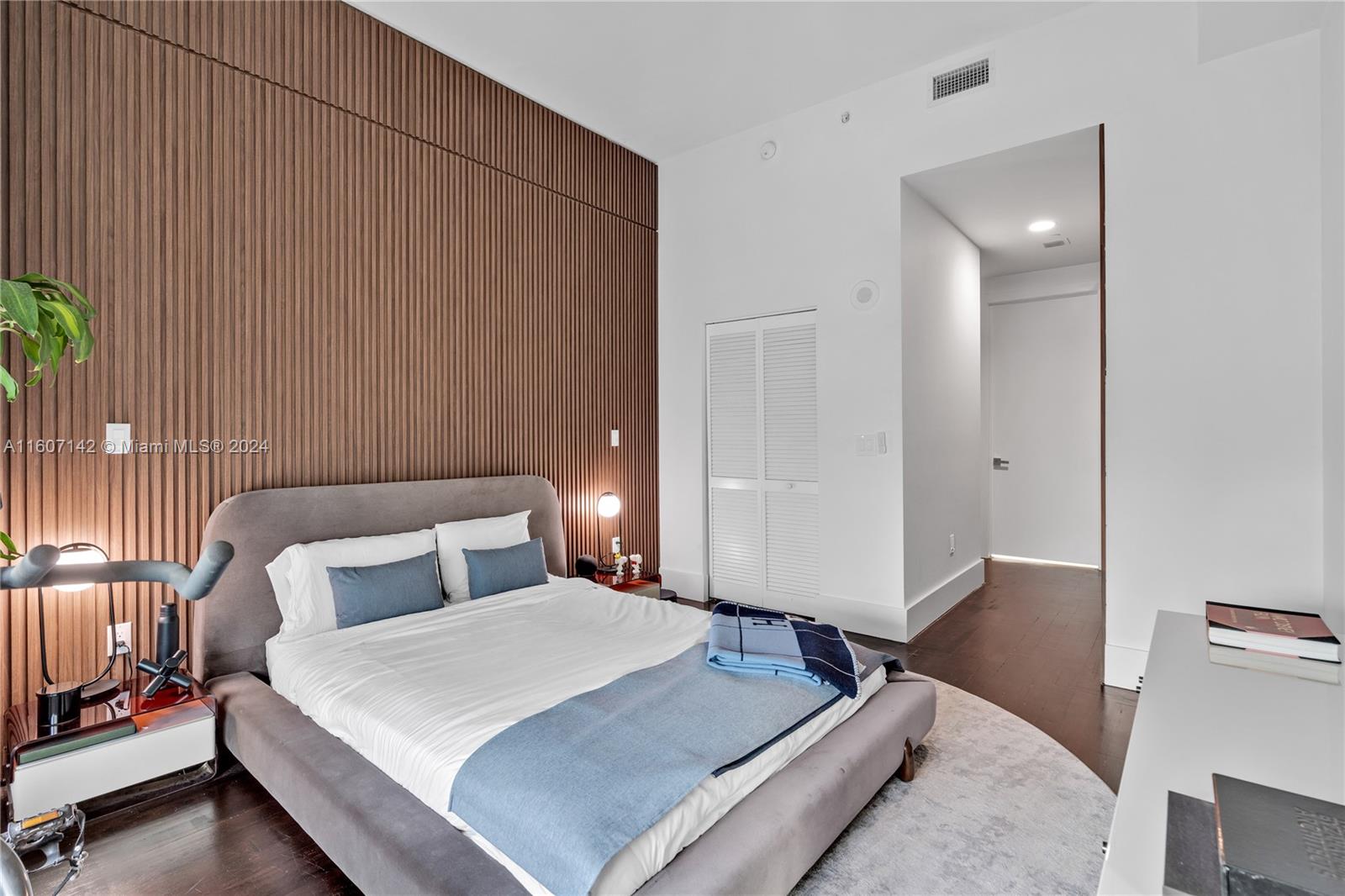 951 Brickell Avenue, Unit PH4111 Miami, FL 33131 - Photo 19 of 32 a bedroom with a bed and window