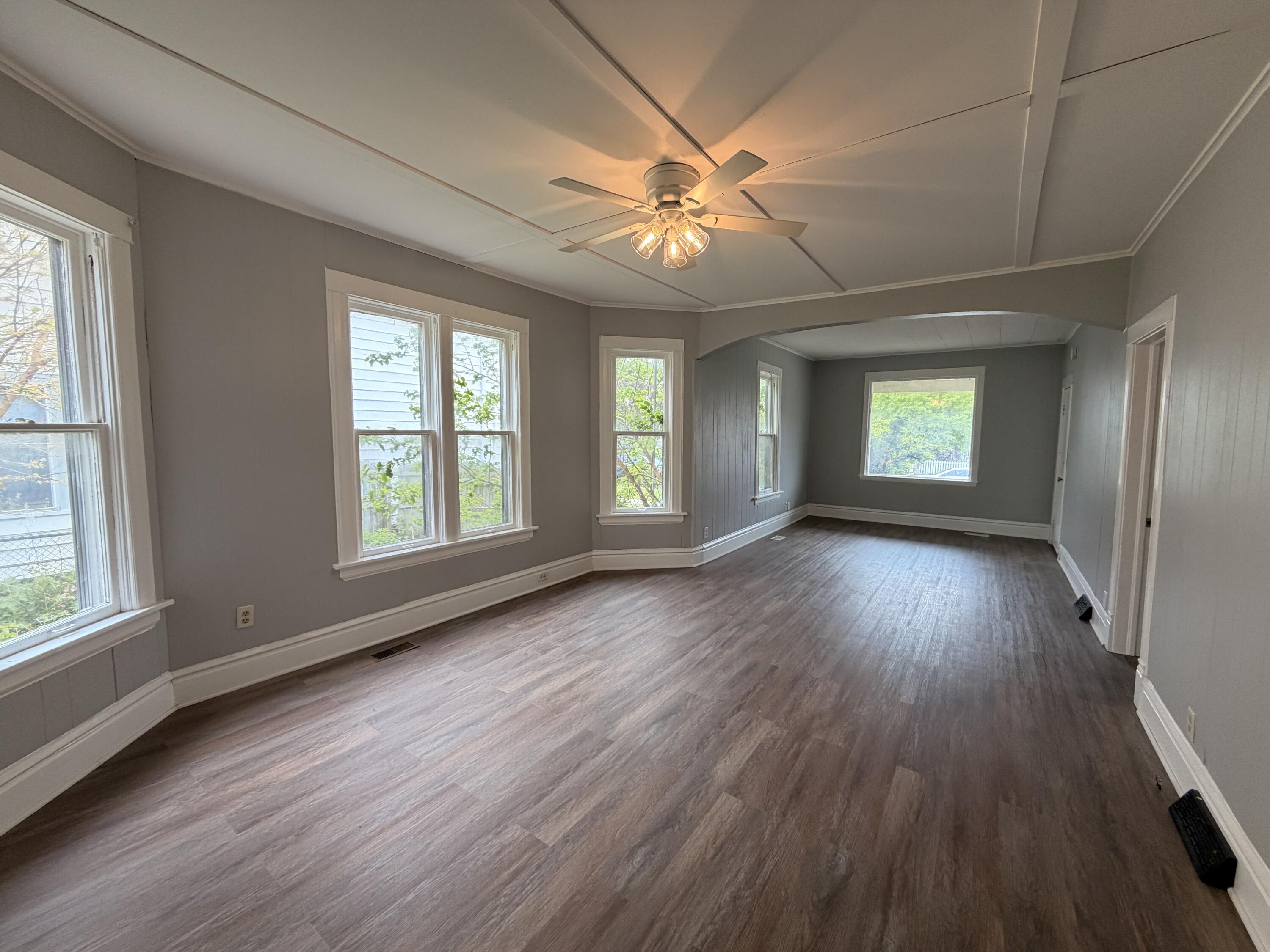 2112 53rd Street Kenosha, WI 53140 - Photo 3 of 15 Dining Area/Living RooM