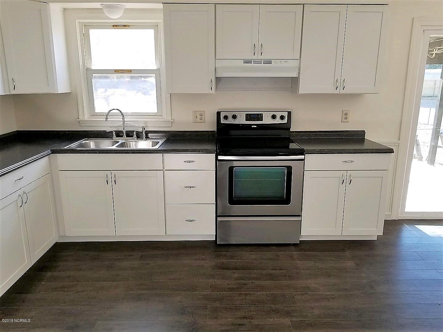 3565 River Road Vanceboro, NC 28586 - Photo 8 of 17 KItchen