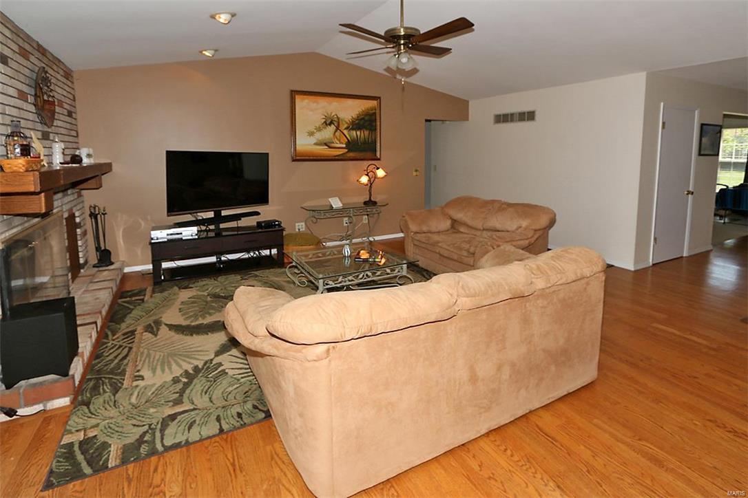 2 Green Ridge Court St. Peters, MO 63376 - Photo 4 of 25 Gallery Image 4