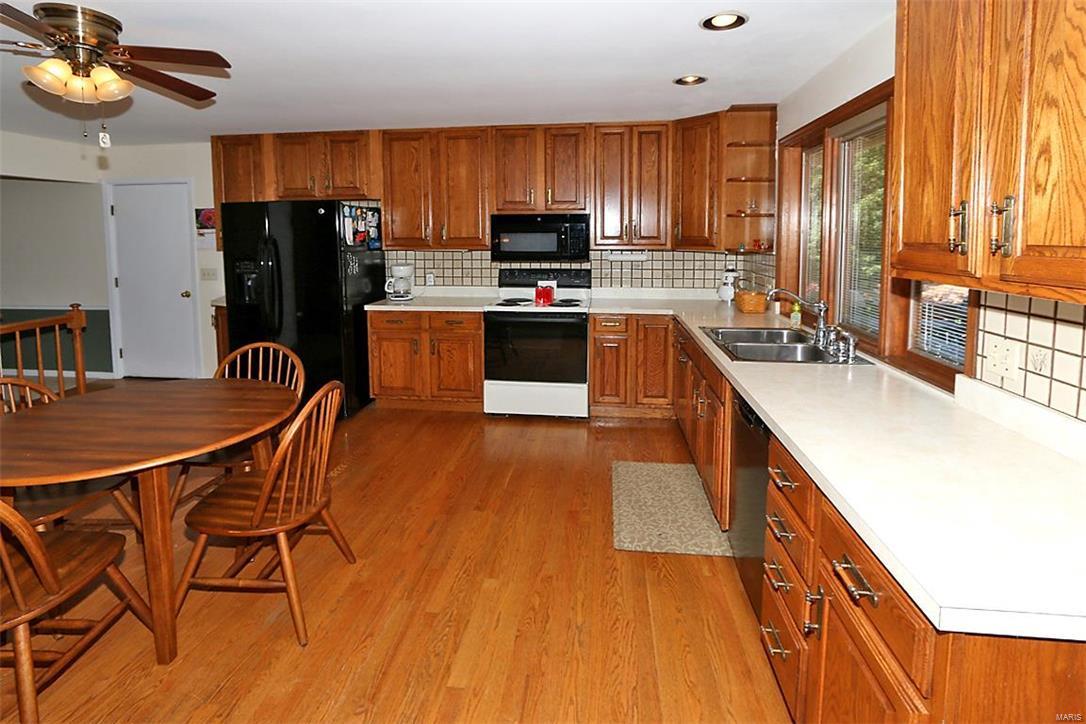 2 Green Ridge Court St. Peters, MO 63376 - Photo 8 of 25 Gallery Image 8