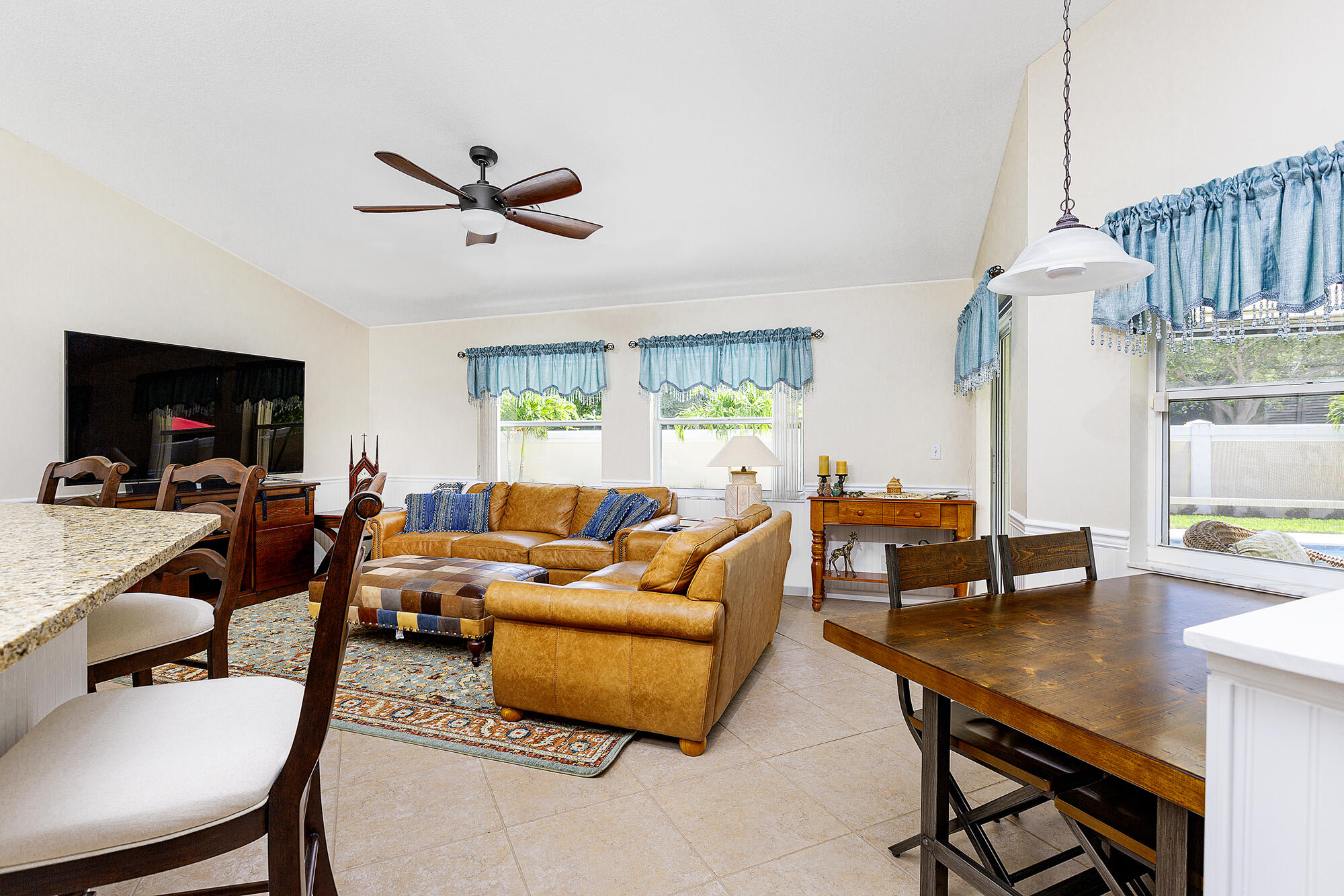 12898 Buckland Street Wellington, FL 33414 - Photo 13 of 35 13_Breakfast_Familyroom