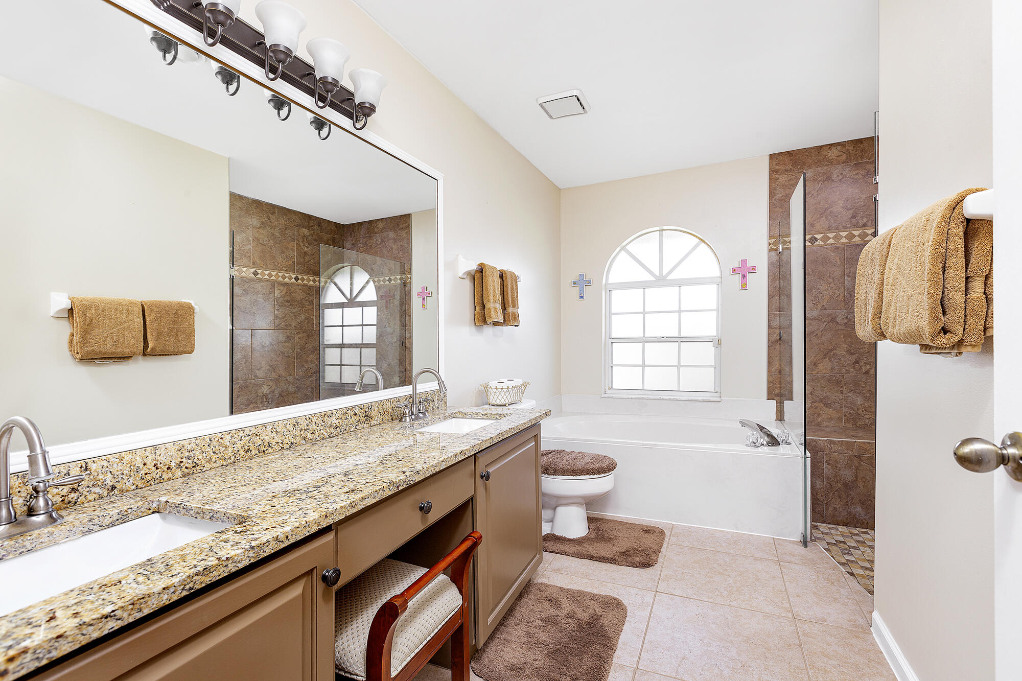 12898 Buckland Street Wellington, FL 33414 - Photo 20 of 35 20_Masterbath