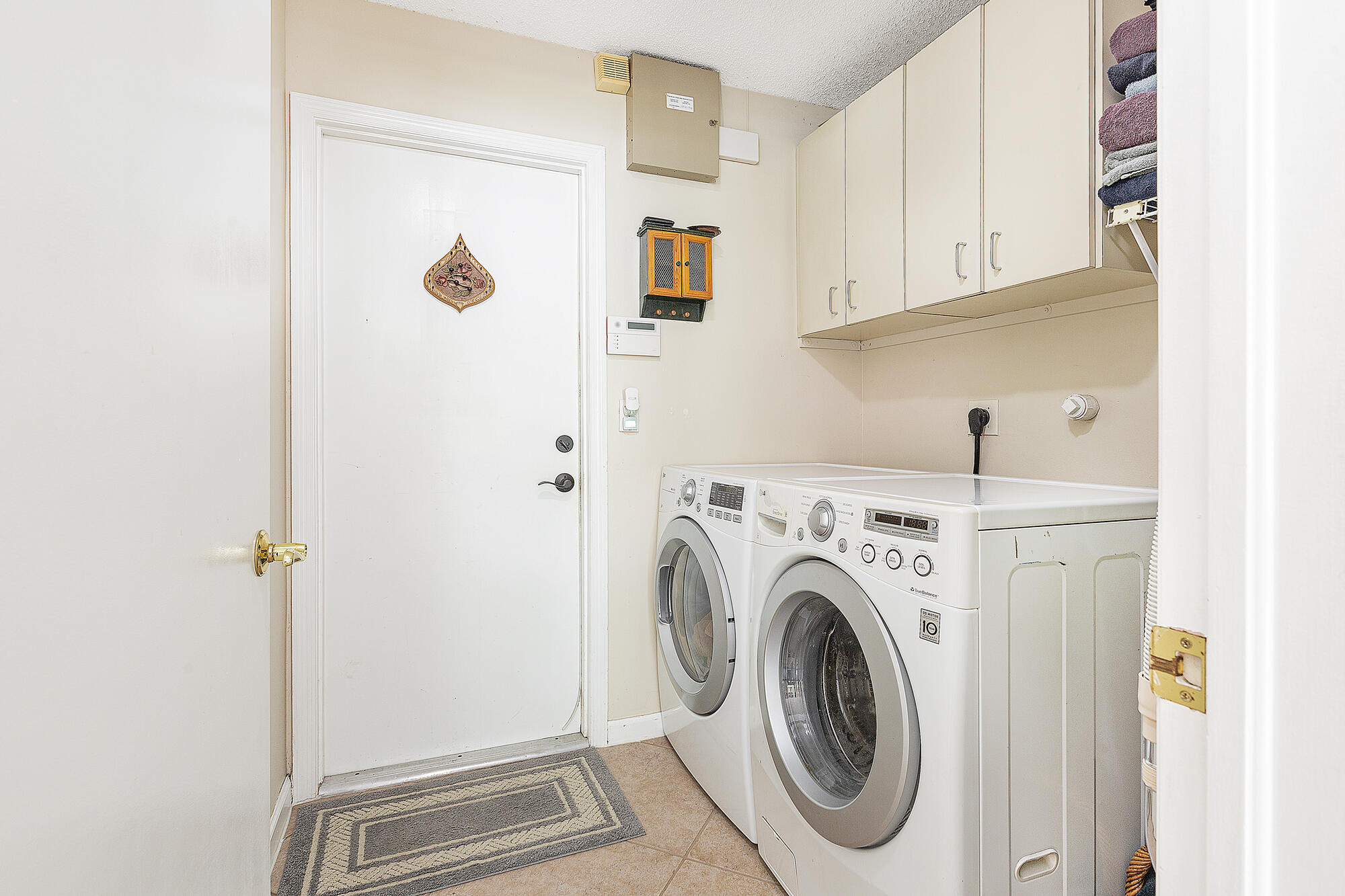 12898 Buckland Street Wellington, FL 33414 - Photo 27 of 35 28_Laundryroom