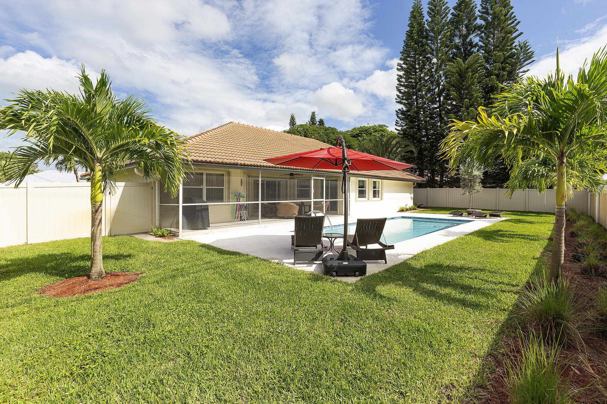 12898 Buckland Street Wellington, FL 33414 - Photo 28 of 35 29_BackExterior_1