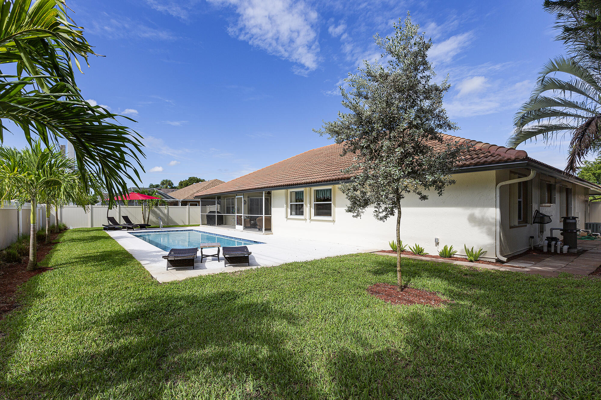12898 Buckland Street Wellington, FL 33414 - Photo 30 of 35 31_BackExterior_2