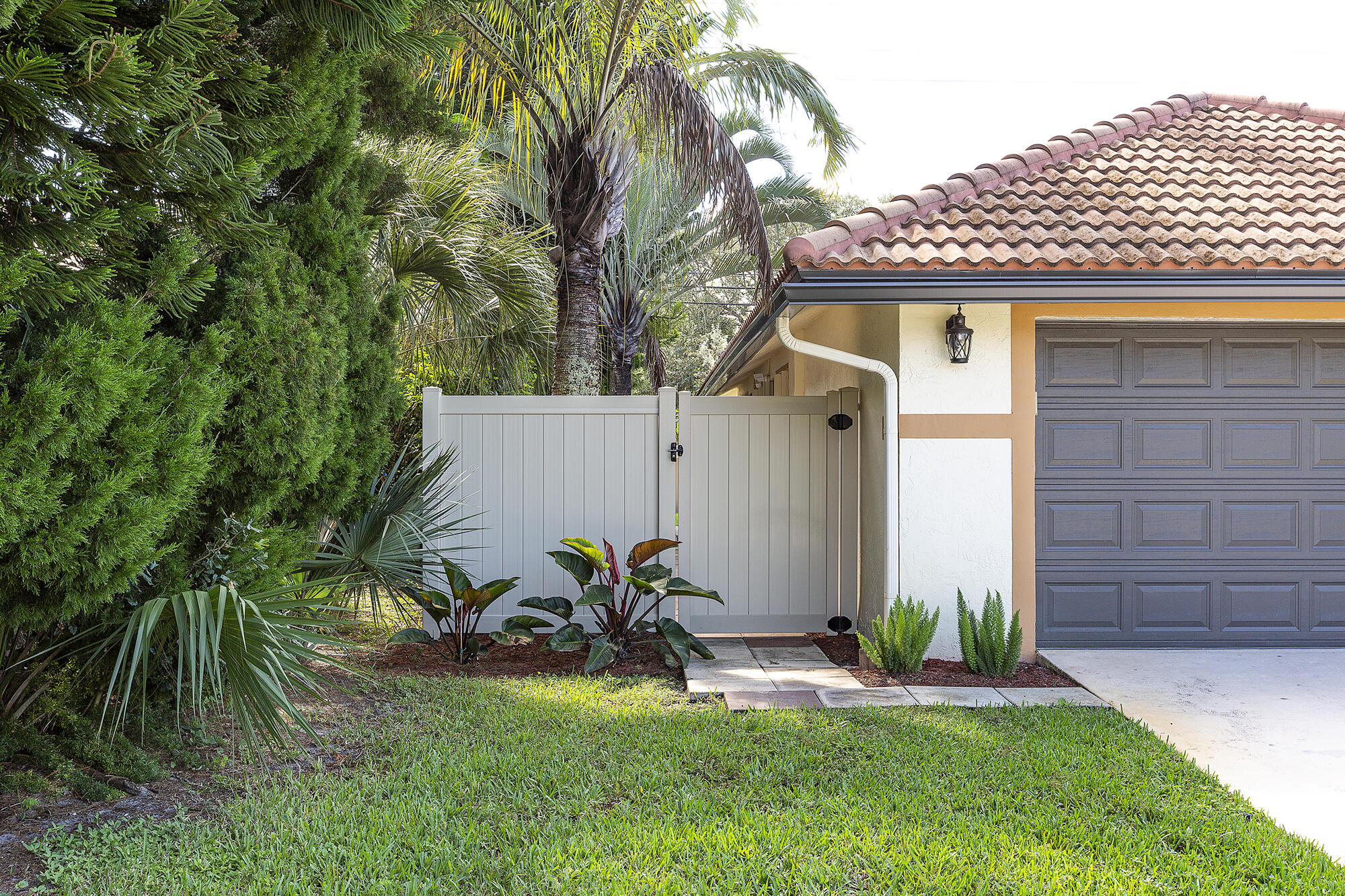 12898 Buckland Street Wellington, FL 33414 - Photo 4 of 35 04_BackyardGate