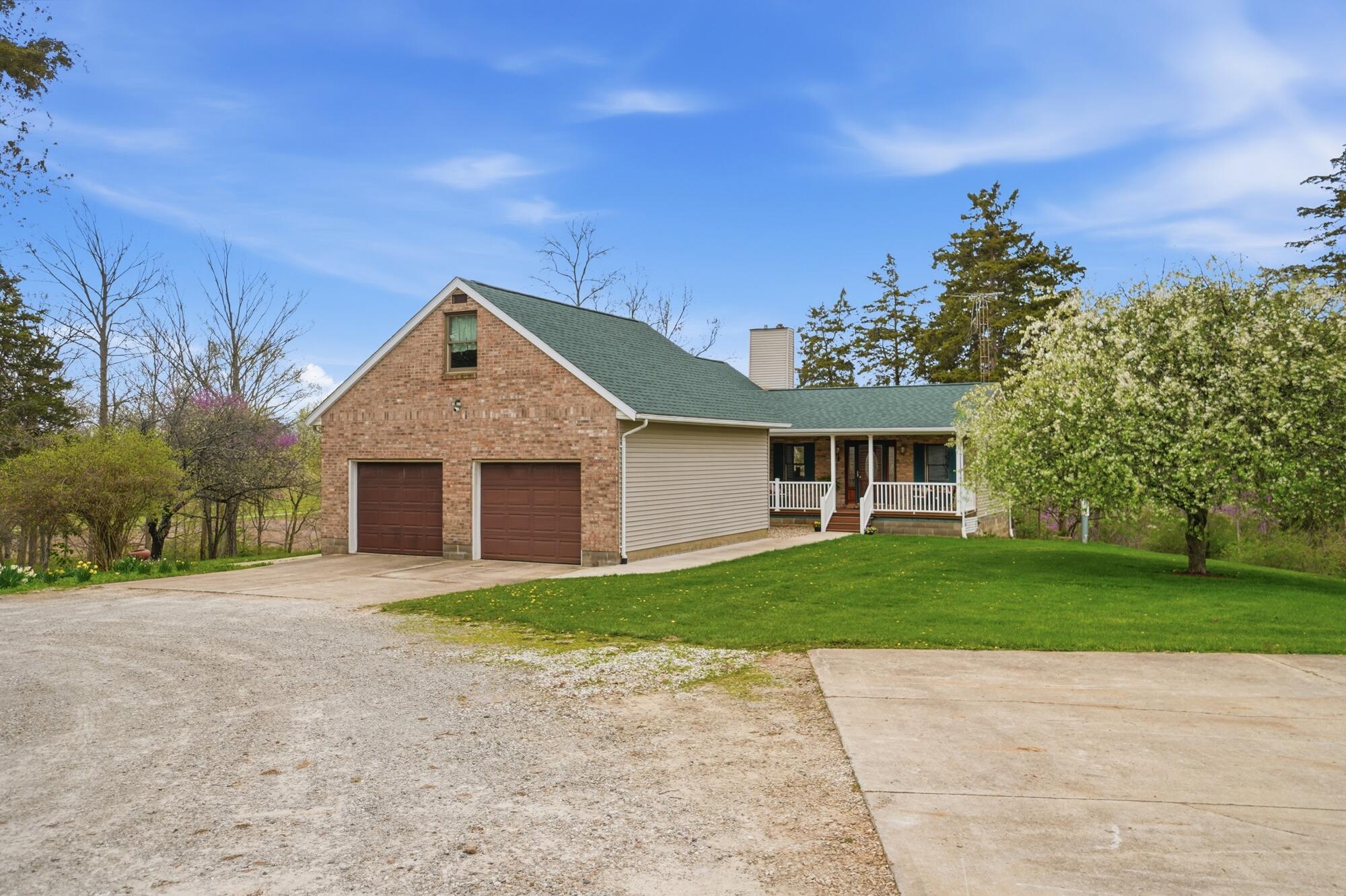 7553 Coffin Station Road Springfield, OH 45502 - Photo 3 of 94