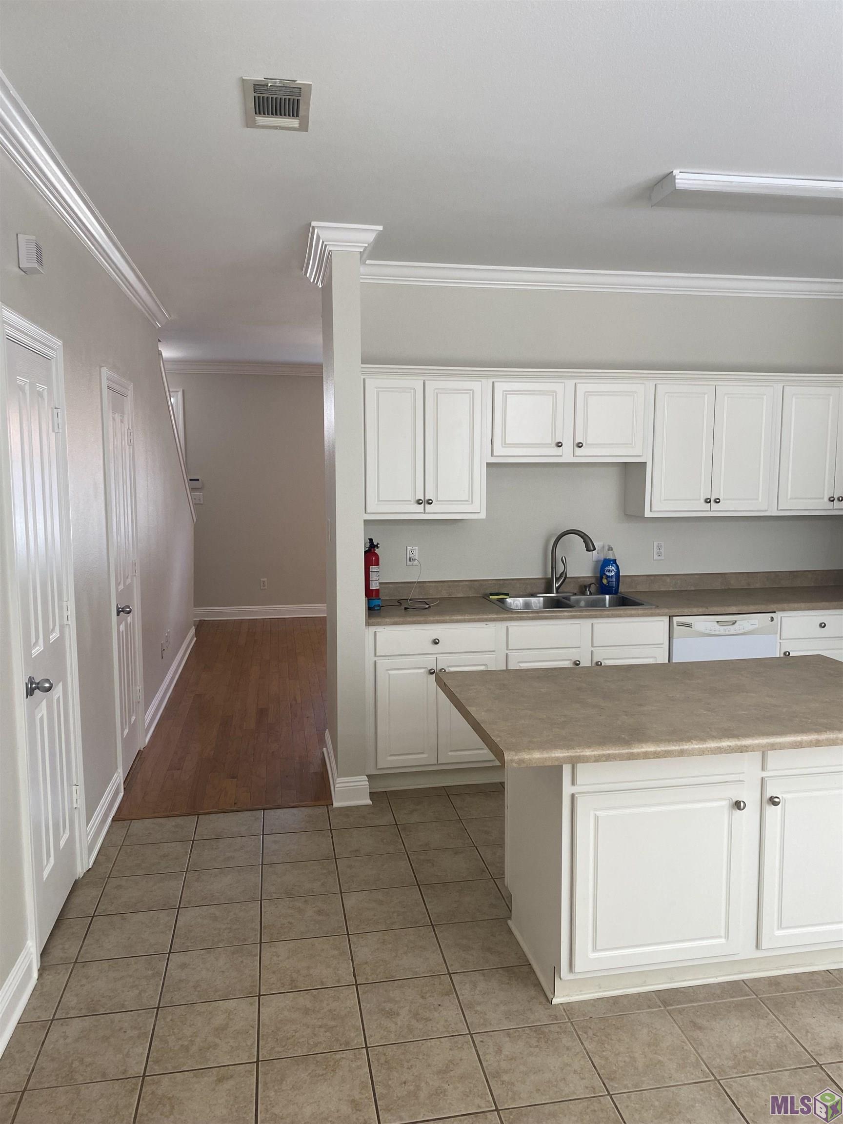 2121 Plantation Lane Baton Rouge, LA 70820 - Photo 4 of 8