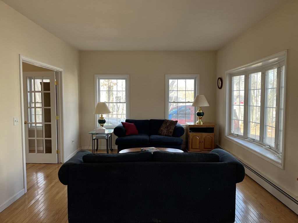 10 George Street Shrewsbury, MA 01545 - Photo 4 of 35