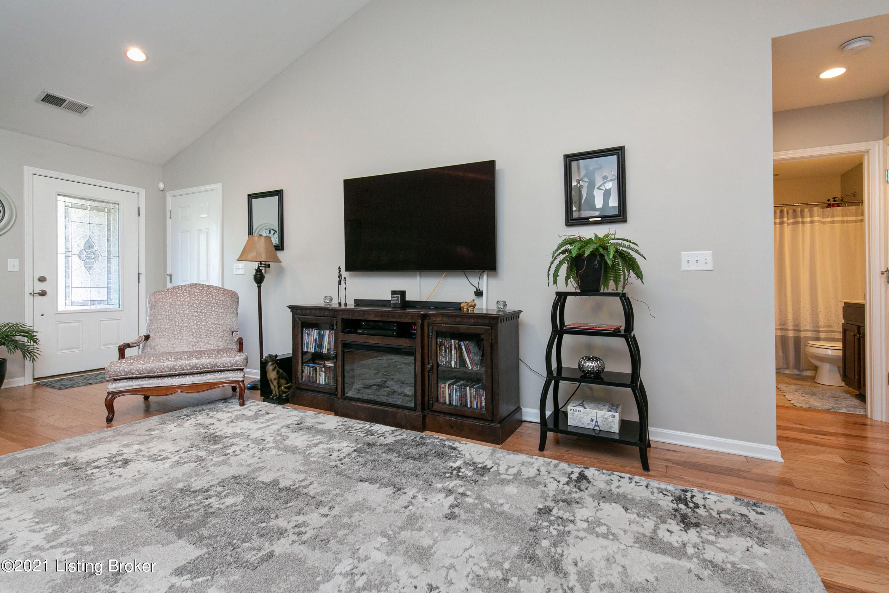 6519 Renate Road Louisville, KY 40291 - Photo 7 of 28 6519 Renate Rd