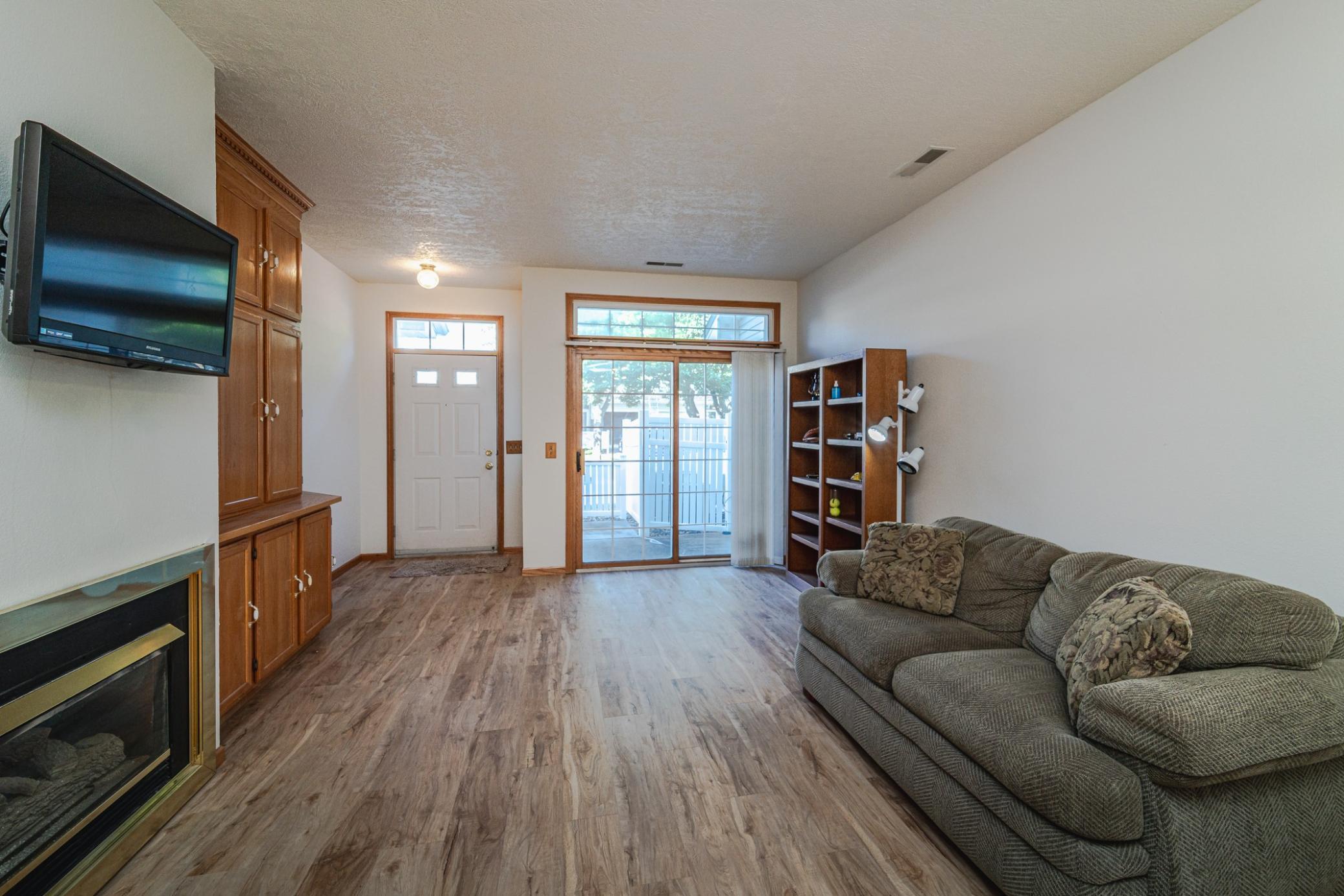 15554 Garnet Way Apple Valley, MN 55124 - Photo 8 of 27