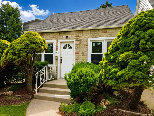 $315,000 | 4438 North Narragansett Avenue, Harwood Heights, IL 60706