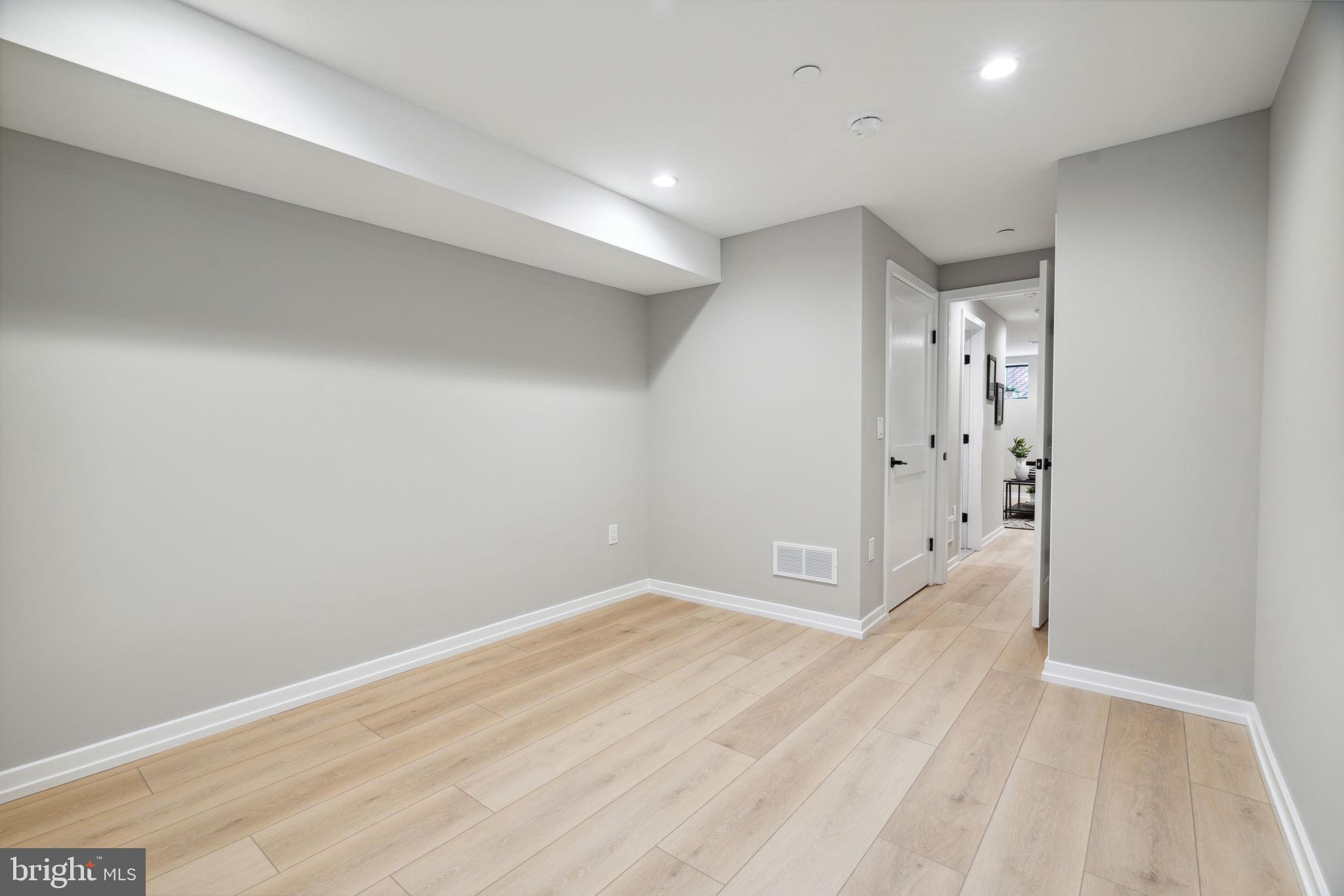 2249 Pemberton Street Philadelphia, PA 19146 - Photo 37 of 42