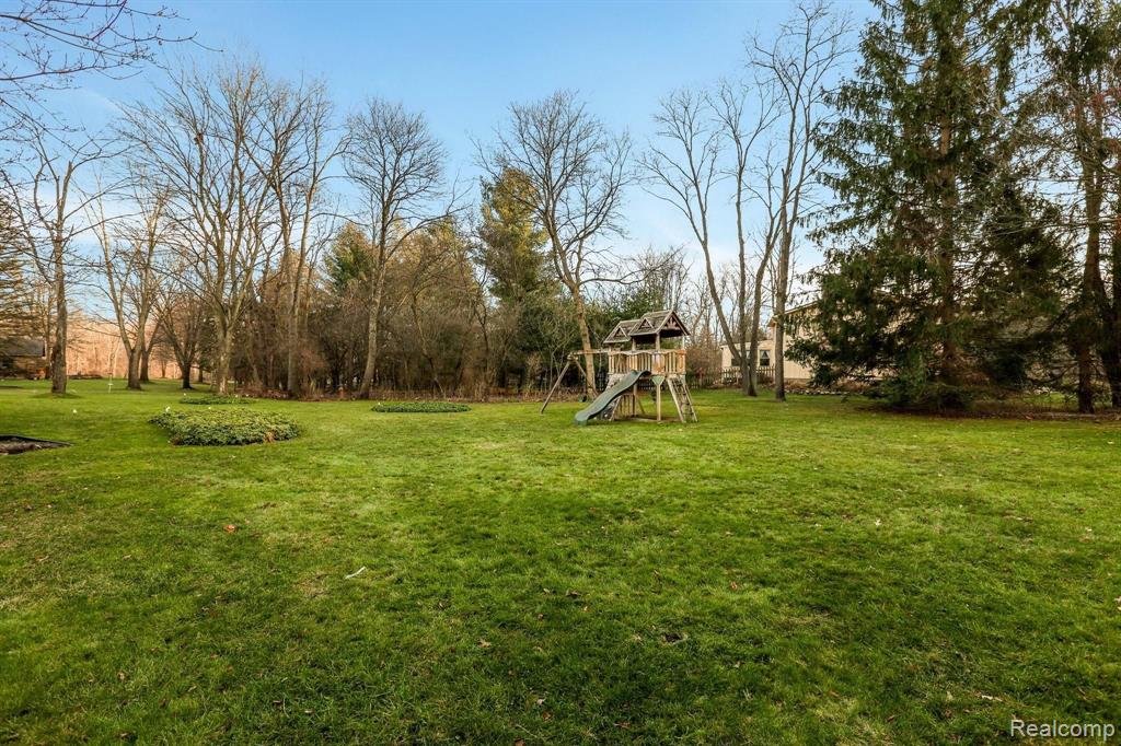 1291 Sunniwood Place Rochester, MI 48306 - Photo 3 of 34