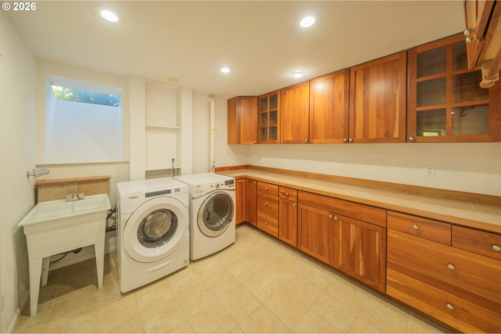595 Northwest Country View Road White Salmon, WA 98672 - Photo 33 of 48 Laundry