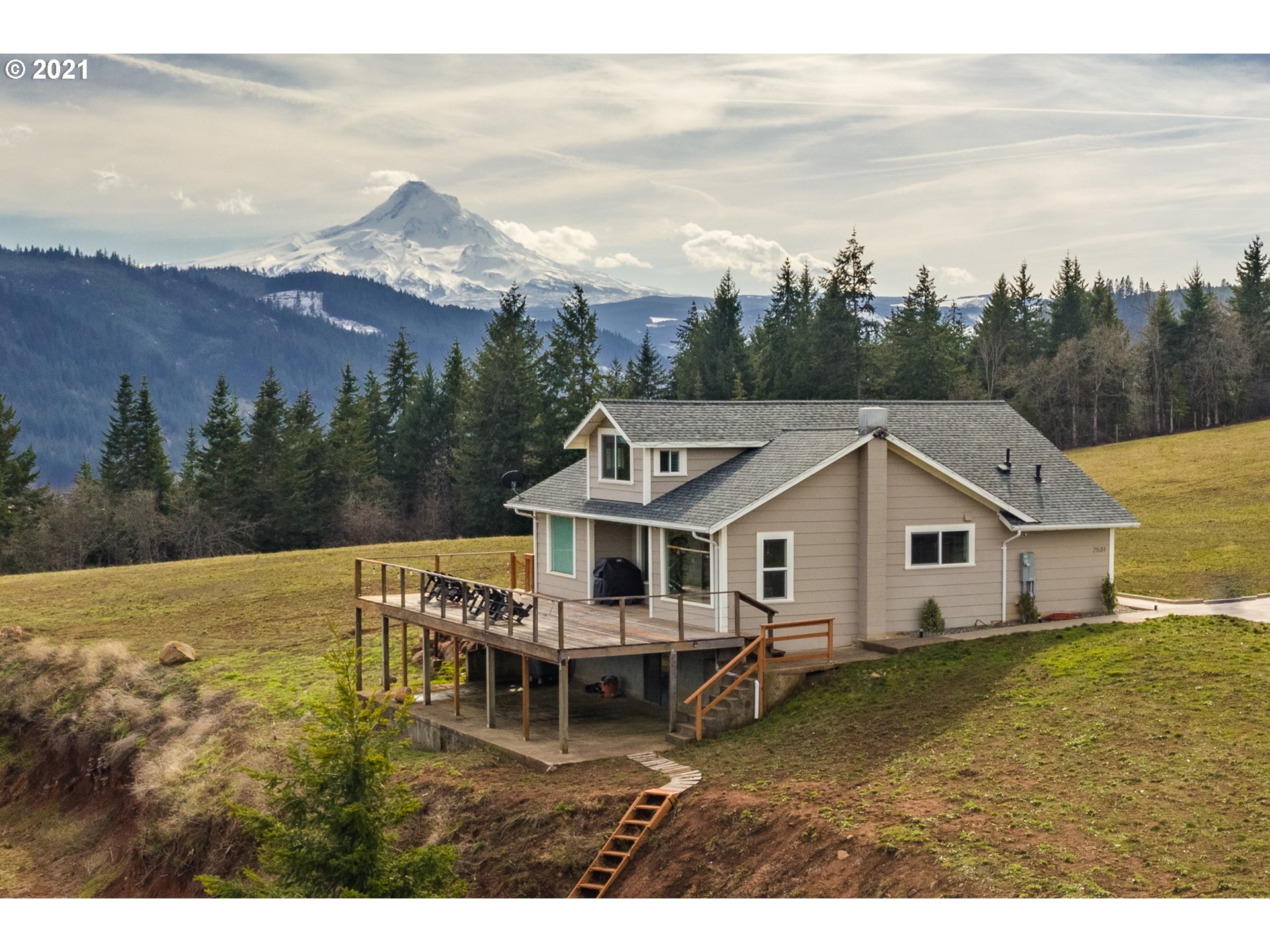 2531 Kingsley Road Hood River, OR 97031 - Photo 1 of 23 Gallery Image 1