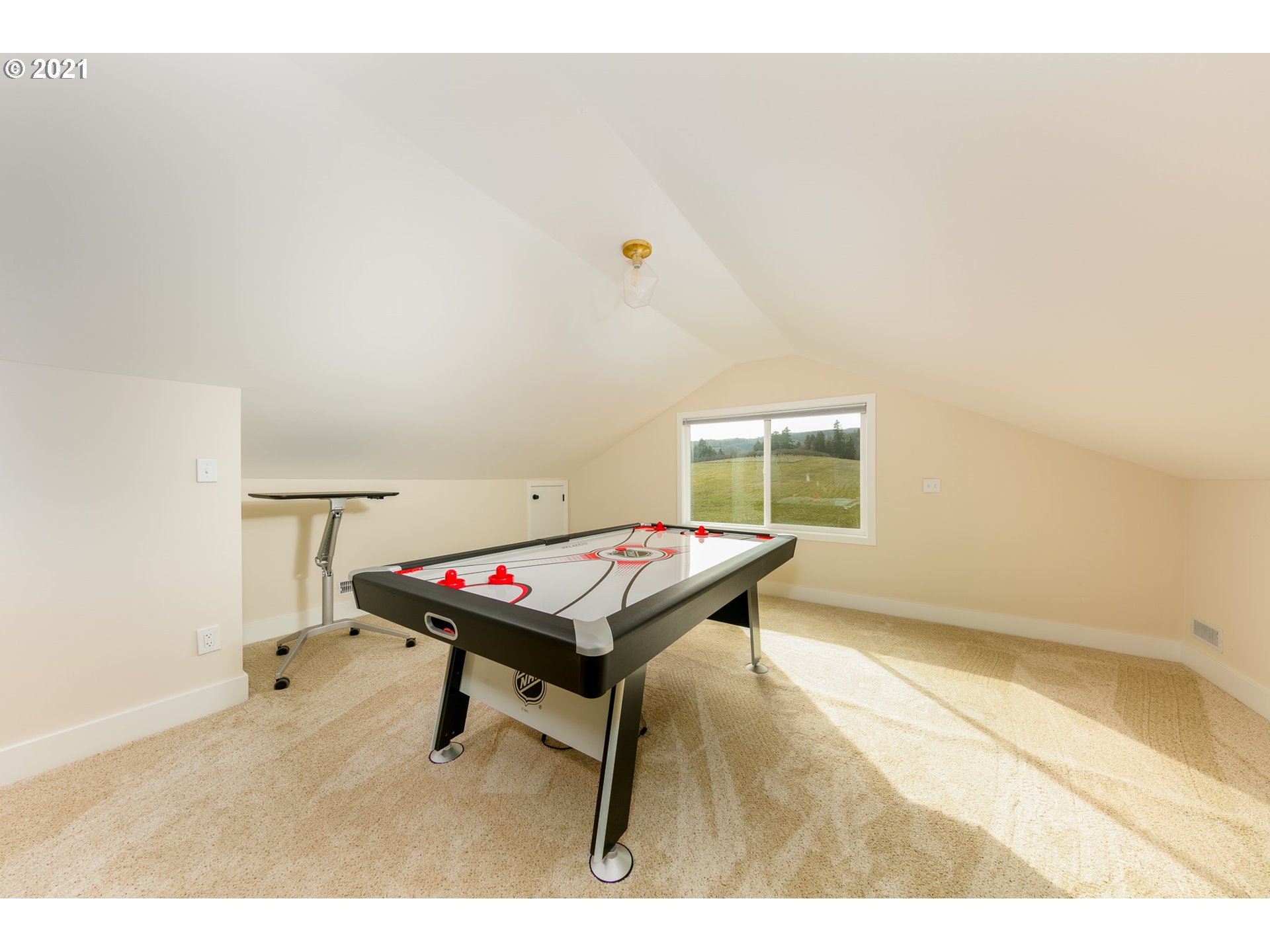 2531 Kingsley Road Hood River, OR 97031 - Photo 16 of 23 Gallery Image 16