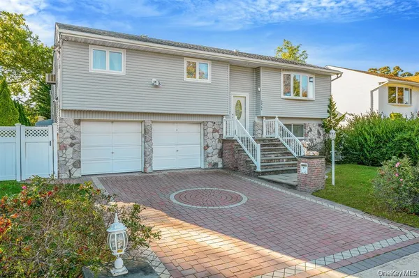 $899,999 | 2864 Eastern Boulevard, Baldwin, NY 11510