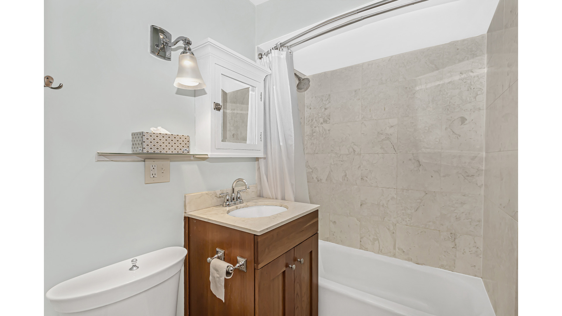 512 West Barry Avenue, Unit 408 Chicago, IL 60657 - Photo 17 of 21 a bathroom with a sink a toilet and a bathtub