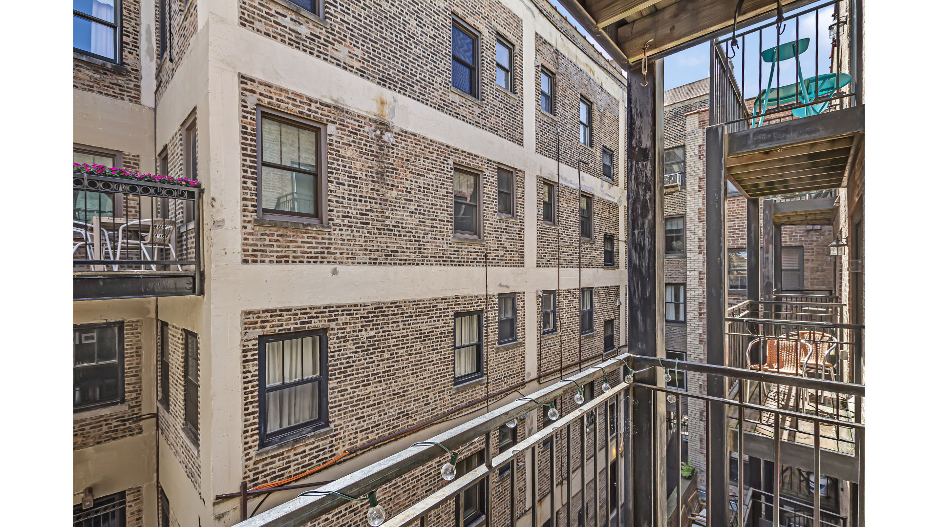 512 West Barry Avenue, Unit 408 Chicago, IL 60657 - Photo 19 of 21 a view of a building from a balcony