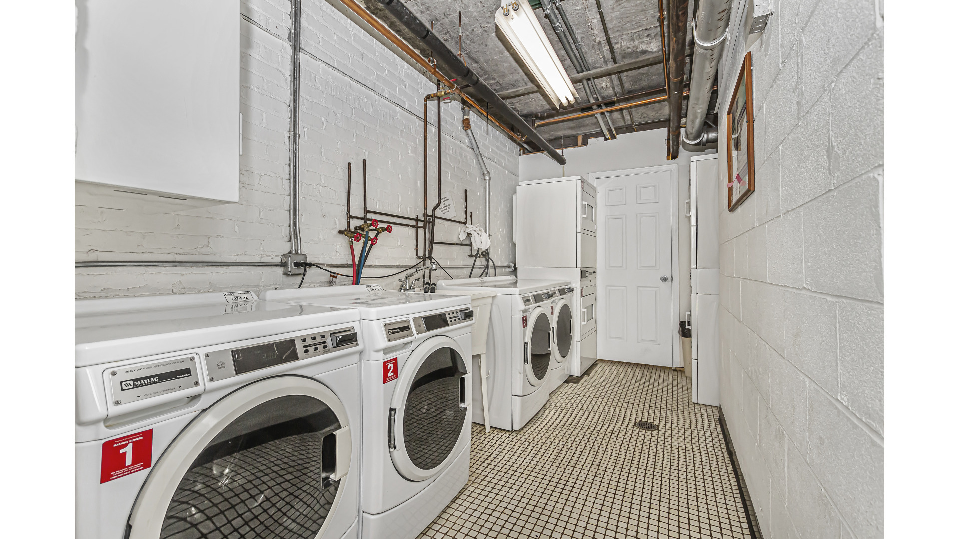 512 West Barry Avenue, Unit 408 Chicago, IL 60657 - Photo 20 of 21 a utility room with dryer and washer