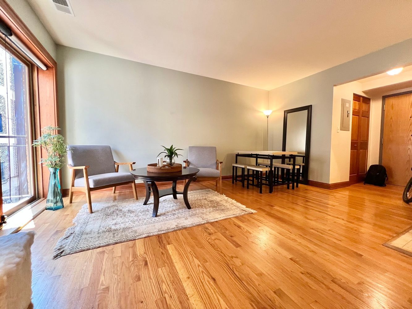 512 West Barry Avenue, Unit 408 Chicago, IL 60657 - Photo 7 of 21 a living room with furniture and a wooden floor