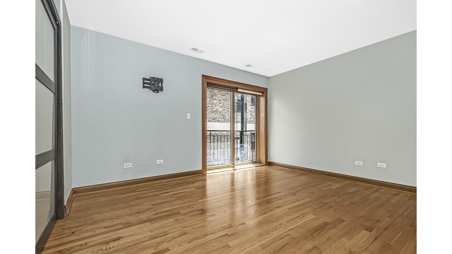 512 West Barry Avenue, Unit 408 Chicago, IL 60657 - Photo 10 of 21 a view of an empty room with wooden floor and a window