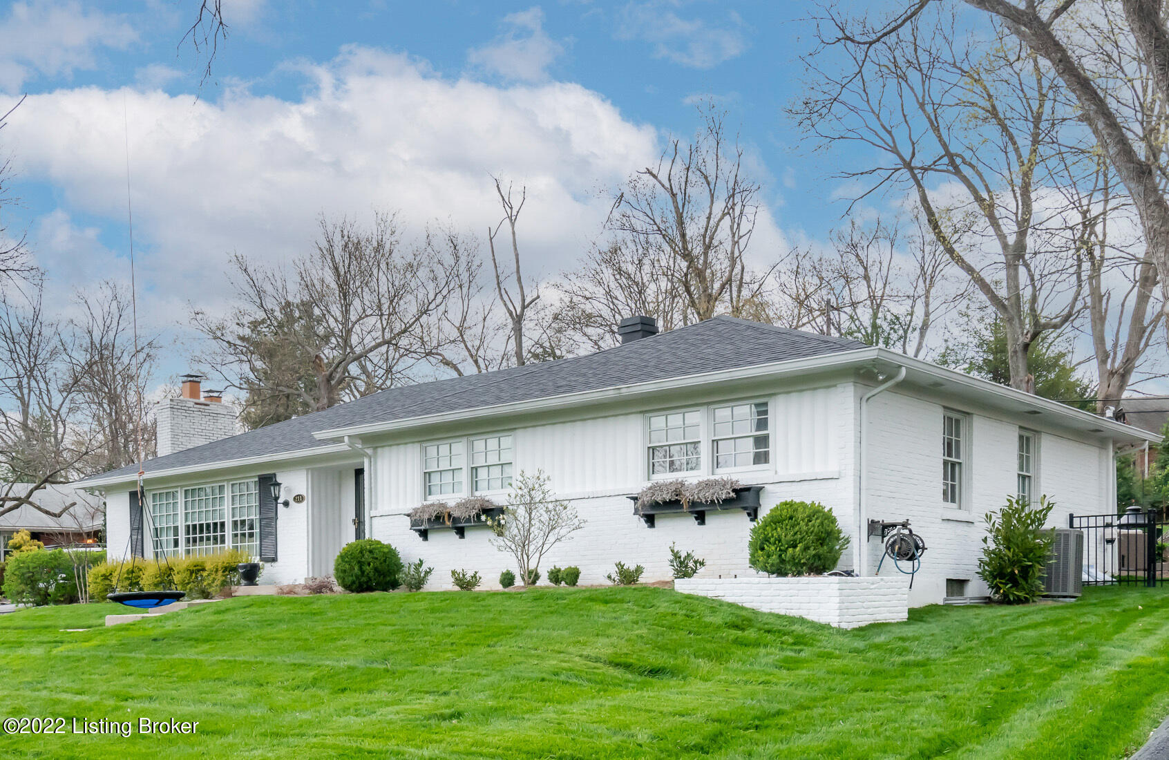 211 Choctaw Road Louisville, KY 40207 - Photo 3 of 77 MLS-102