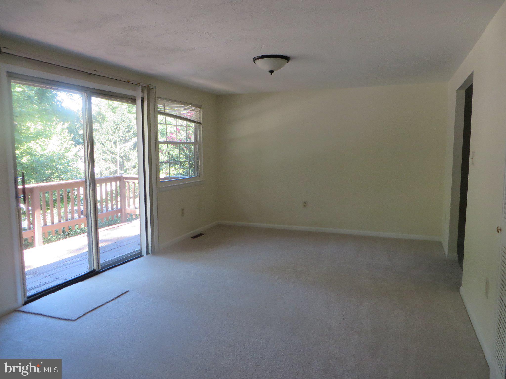 7906 Orange Plank Road Springfield, VA 22153 - Photo 10 of 35 LIVING ROOM