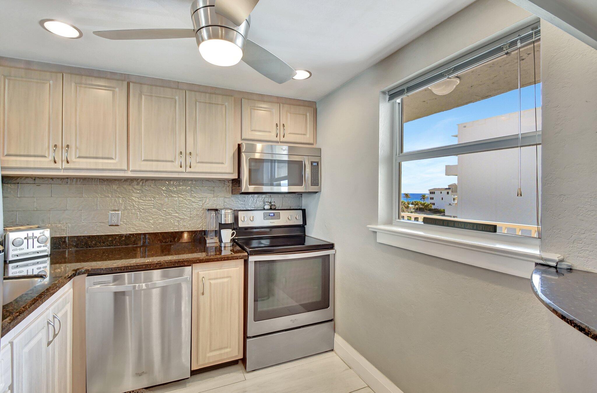 2929 South Ocean Boulevard, Unit 5040 Boca Raton, FL 33432 - Photo 16 of 35 Kitchen