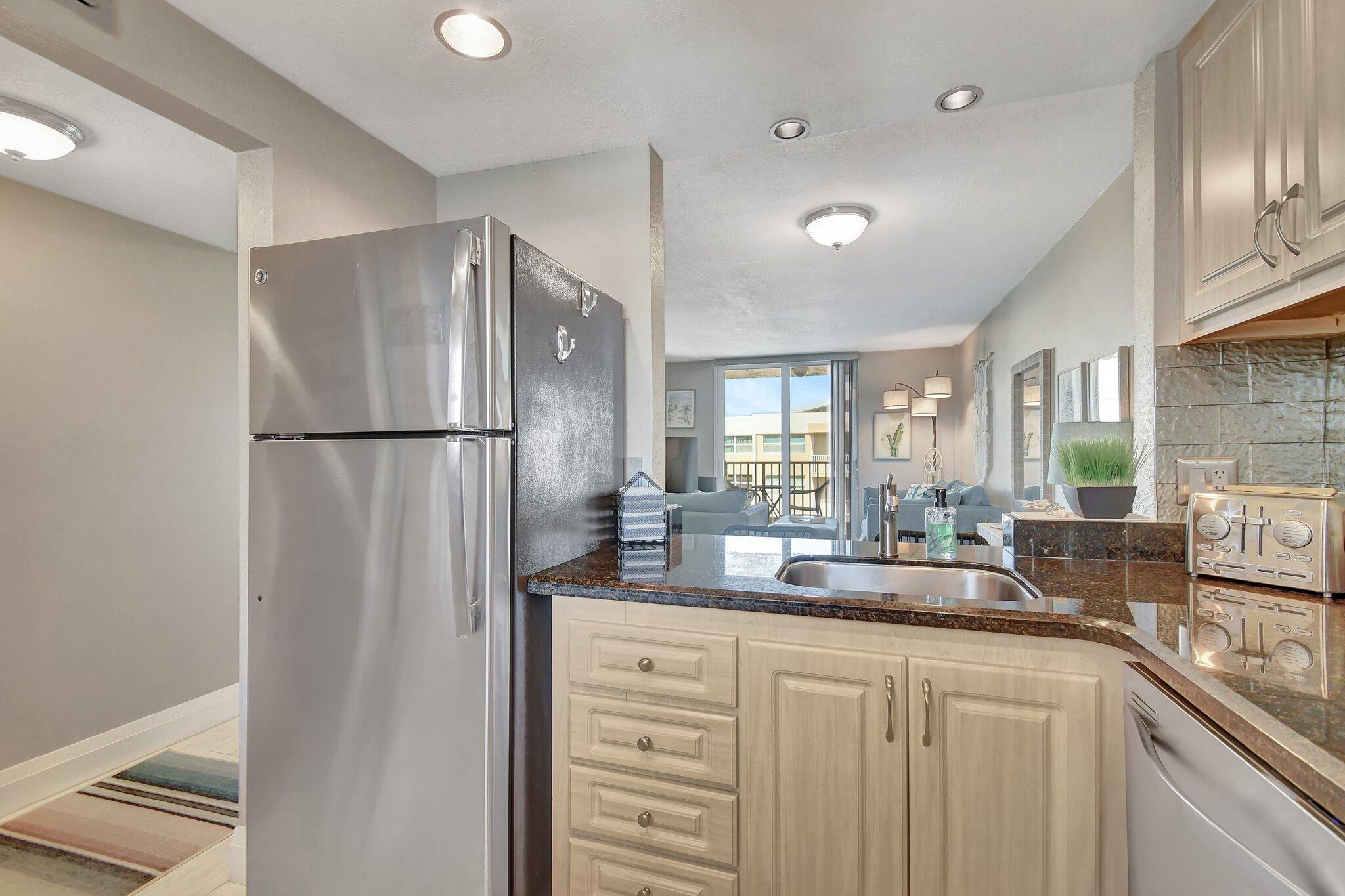 2929 South Ocean Boulevard, Unit 5040 Boca Raton, FL 33432 - Photo 17 of 35 Kitchen