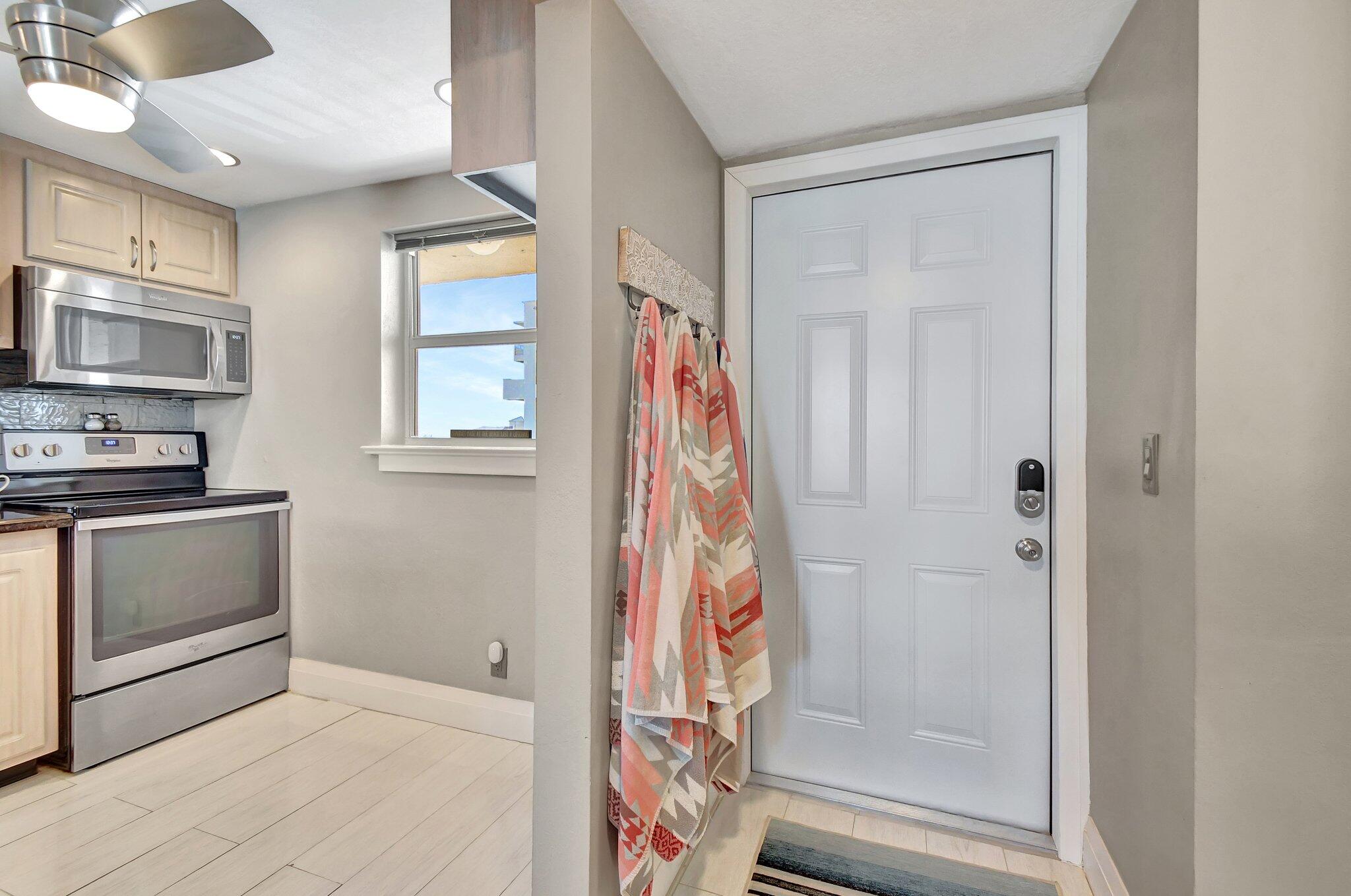 2929 South Ocean Boulevard, Unit 5040 Boca Raton, FL 33432 - Photo 10 of 35 Hallway