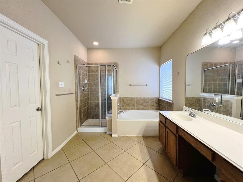 552 Kerry Street Crowley, TX 76036 - Photo 16 of 27