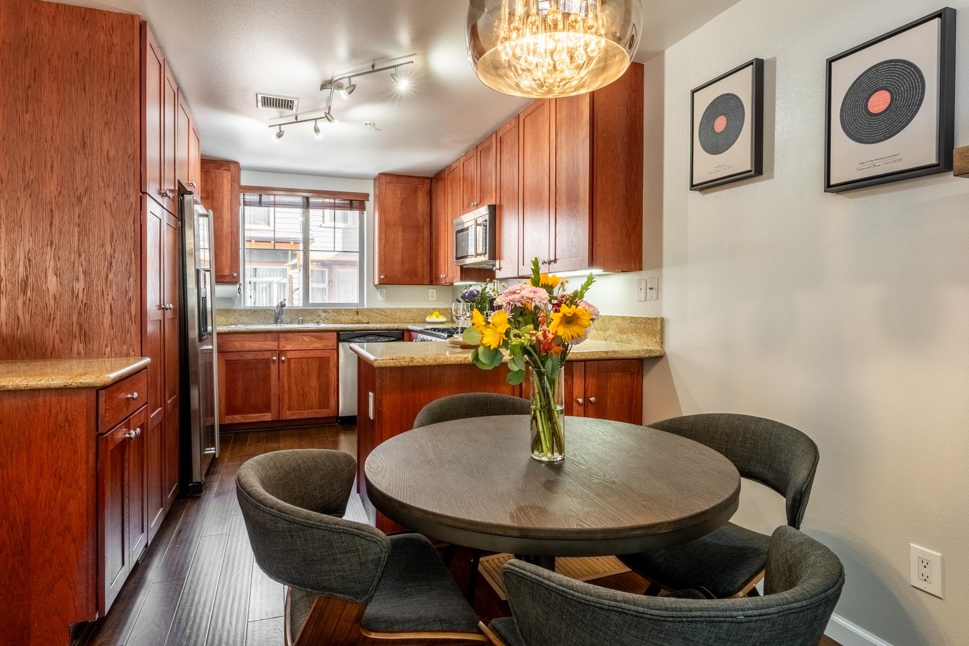 525 Manzanita Road, Unit 2 Mammoth Lakes, CA 93546 - Photo 5 of 13