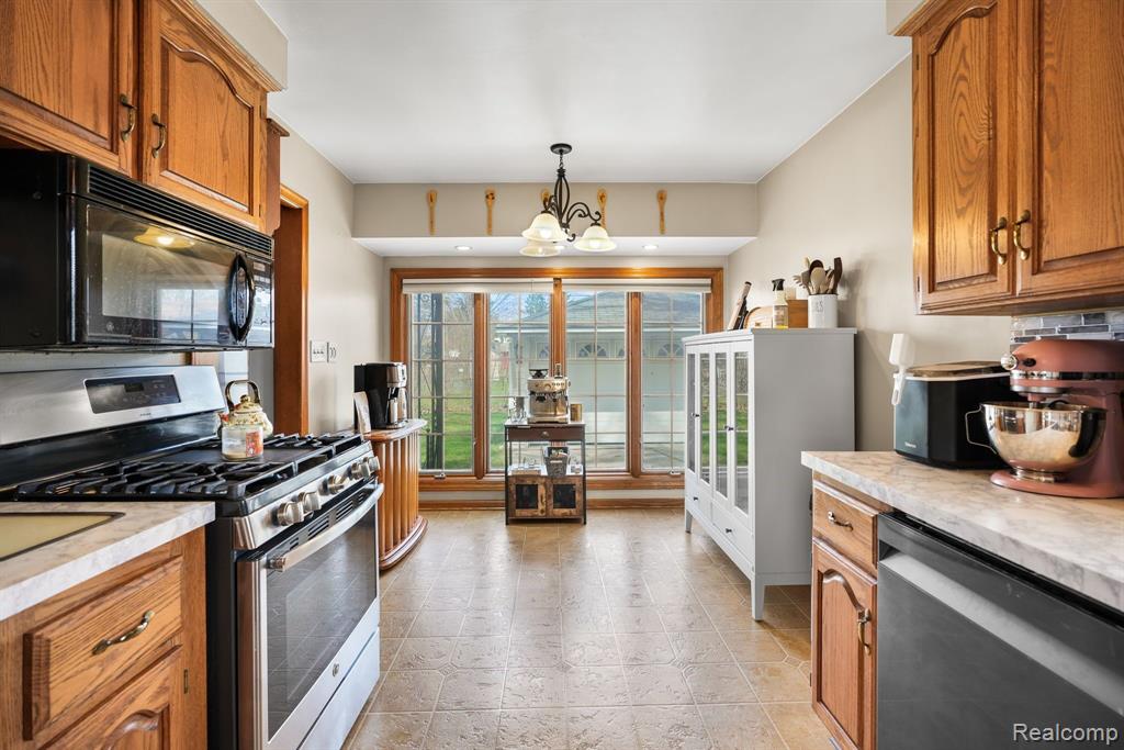 18722 Champaign Road Allen Park, MI 48101 - Photo 10 of 32 Gallery Image 10