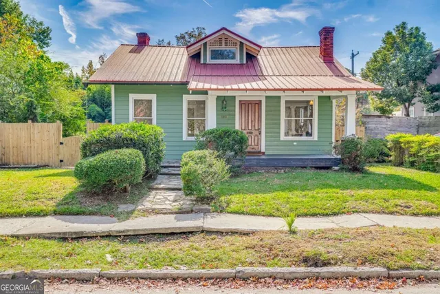 a view of a house with a yard and plants