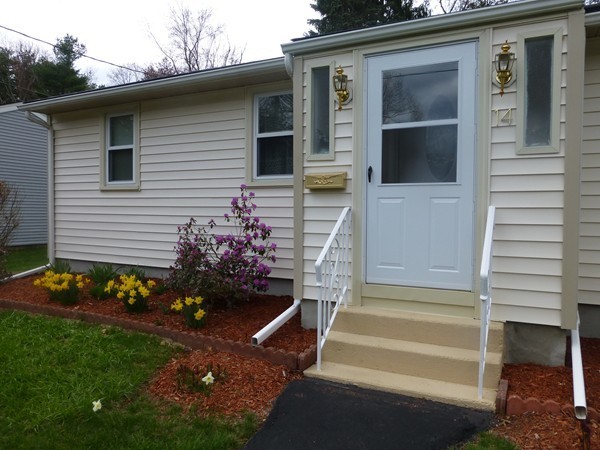 14 Suffolk Road Sharon, MA 02067 - Photo 3 of 25 Gallery Image 3