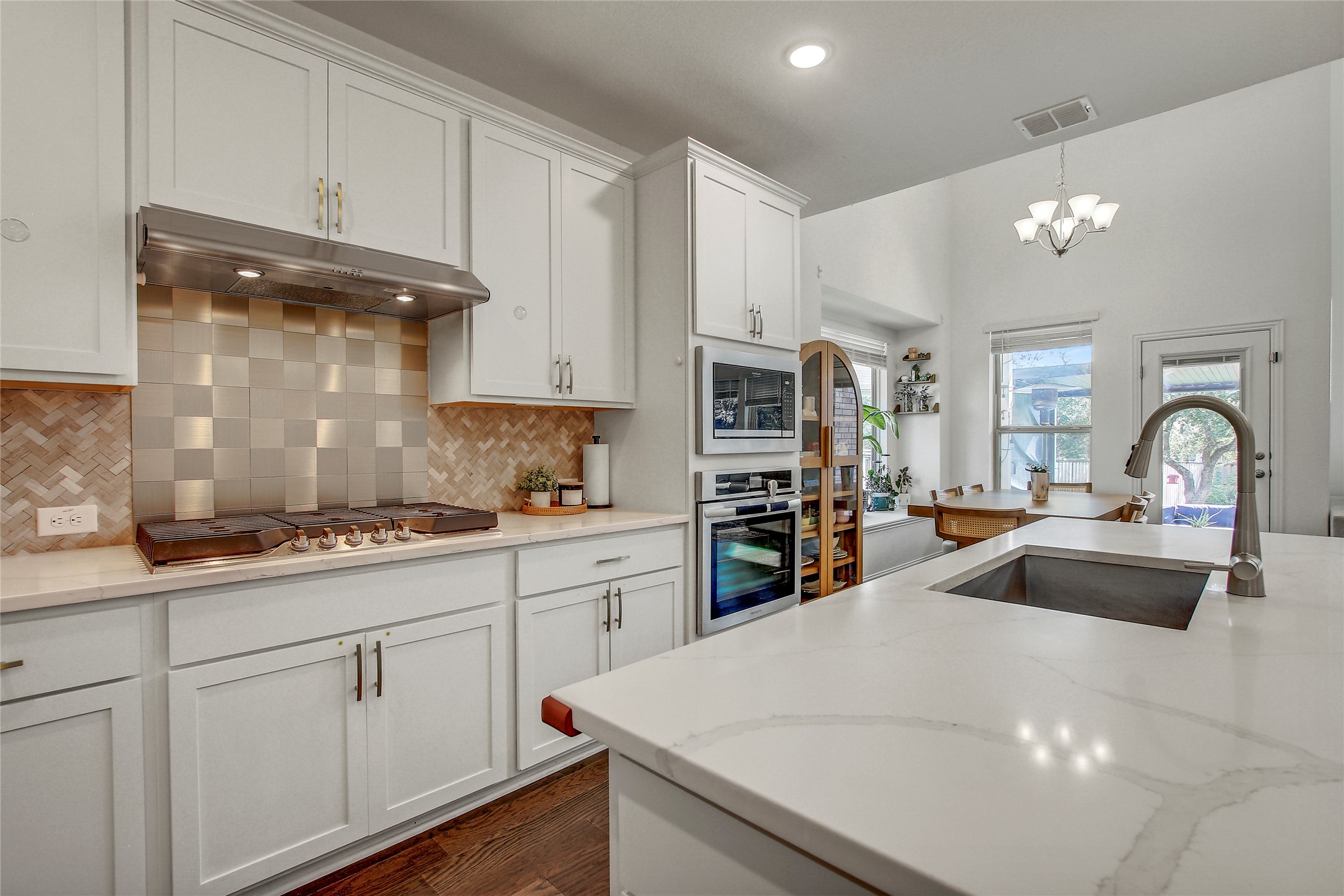 104 Millbend Road Georgetown, TX 78633 - Photo 11 of 40 Culinary delights await in this bright, well-appointed kitchen featuring a substantial island and sleek integrated appliances.