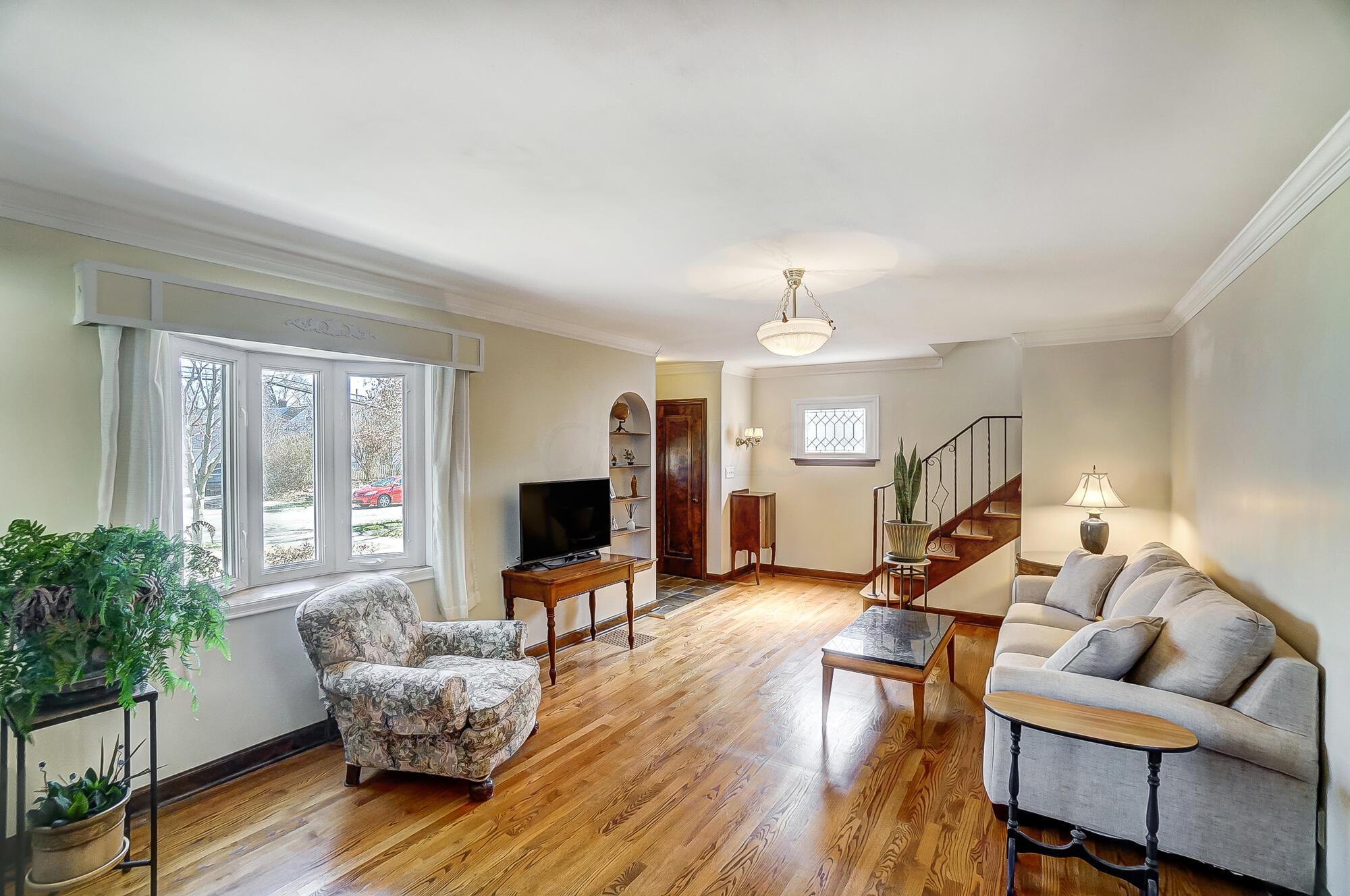 1013 South Cassingham Road Columbus, OH 43209 - Photo 7 of 65 007