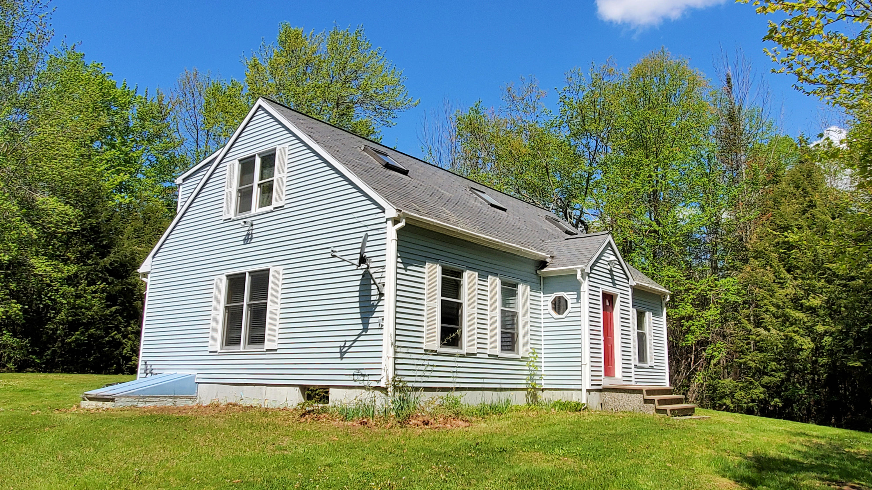 664 New England Road Searsmont, ME 04973 - Photo 1 of 36 01-house_front