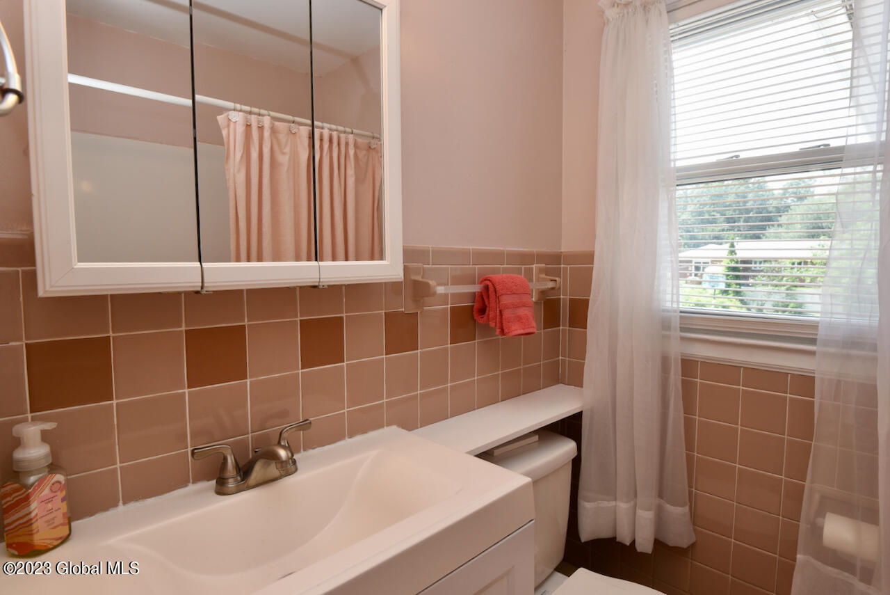 1 Roe Avenue Colonie, NY 12205 - Photo 31 of 53 35