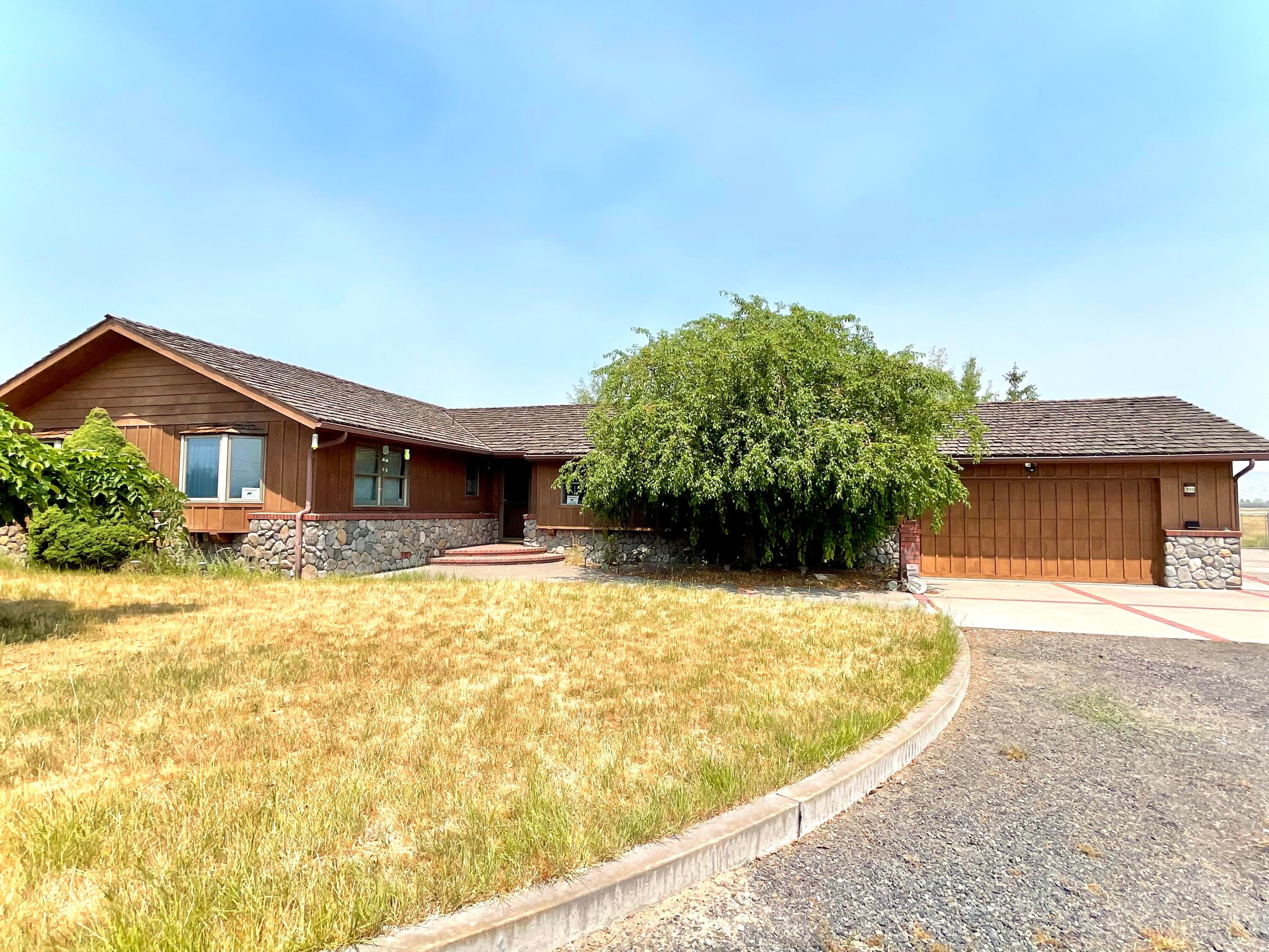 7322 Reeder Road Klamath Falls, OR 97603 - Photo 2 of 37 7C116582-1193-424C-8536-A46024BAAB75
