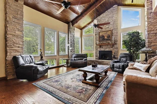 $879,000 | 455 Lakepoint Loop, Pottsboro, TX 75076