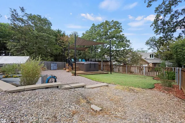 $879,000 | 455 Lakepoint Loop, Pottsboro, TX 75076