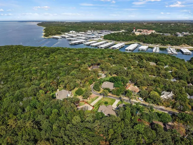 $925,000 | 455 Lakepoint Loop, Pottsboro, TX 75076