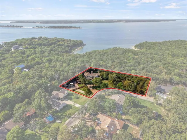 $925,000 | 455 Lakepoint Loop, Pottsboro, TX 75076